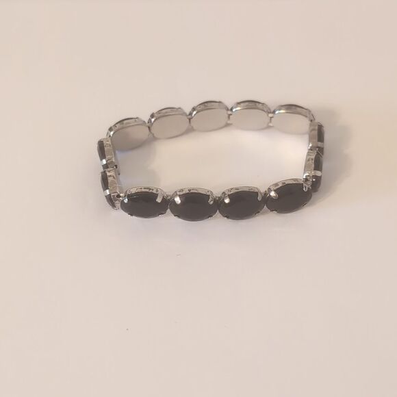 742 Silver with Black Faceted Stones Oval Link Beaded Stretch Bracelet - Picture 4 of 4